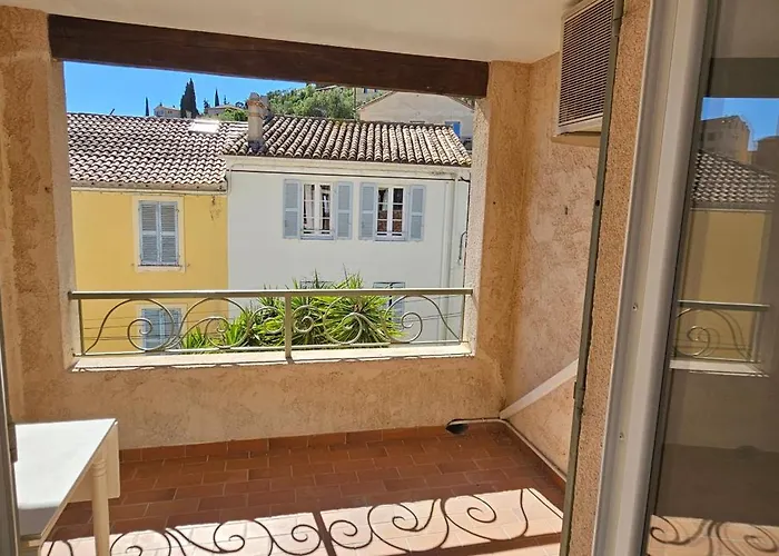 Haute Апартаменти *